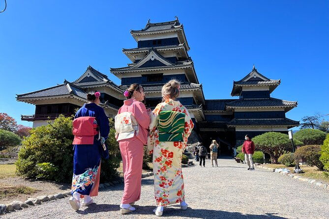 private-tea-ceremony-in-a-traditional-guest-house