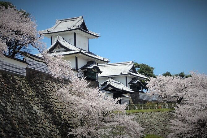 private-tour-from-kanazawa-gold-leaf-and-sushi-delights