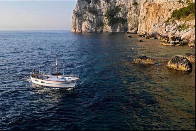 private-tour-in-a-typical-capri-boat