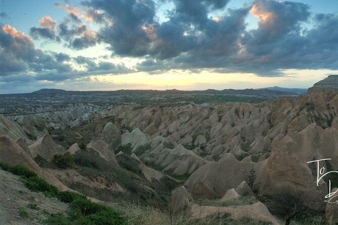 red-rose-valley-sunset-hiking-tour