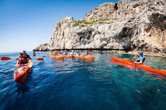sea-kayaking-tour-red-sand-beach-south-pirates-route