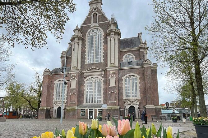 self-guided-city-tour-in-amsterdam-amsterdam-tulip