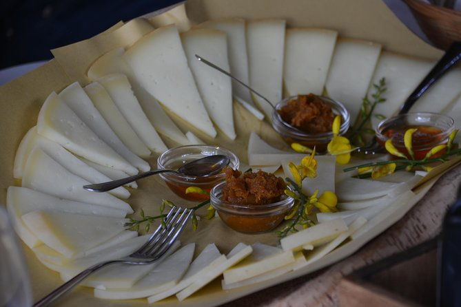 small-group-experience-cheese-chianti-visit-dairy-3-wineries