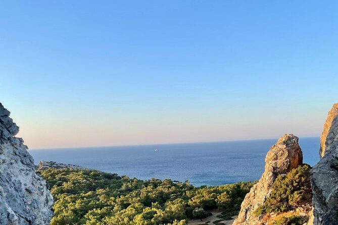 small-group-hiking-from-pefkos-to-navarone-bay-at-sunrise