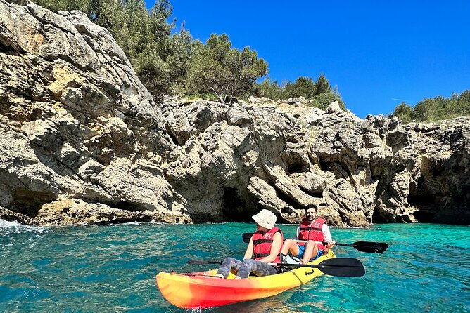 small-group-kayak-tour-along-sesimbra-arrabida-natural-park