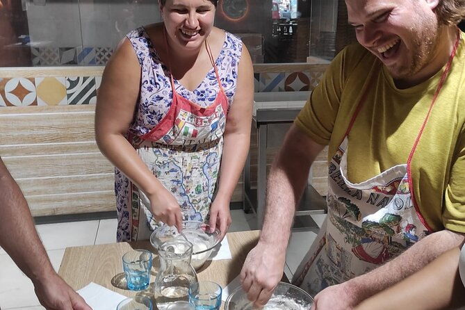 small-group-naples-pizza-making-class-with-drink-included