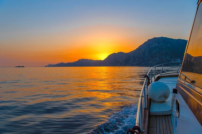 small-group-tour-to-positano-by-boat-at-sunset-2