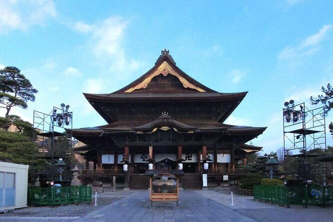 snow-monkey-park-zenkoji-temple-nagano-pvt-full-day-tour