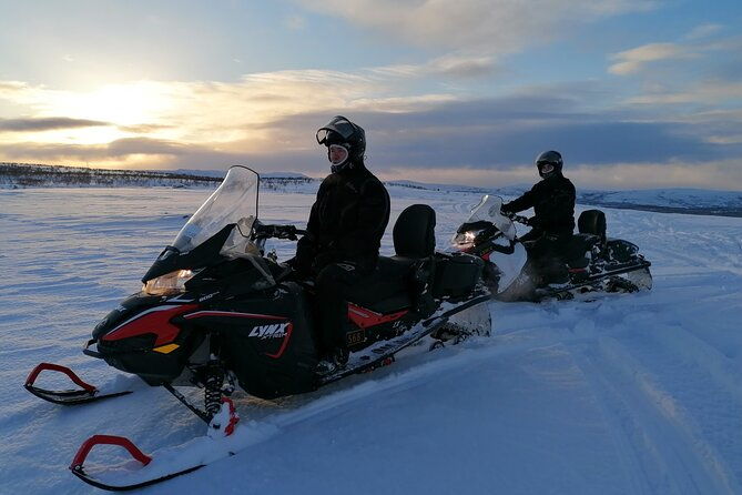 snowmobile-safari-in-the-mountain-plateau-of-finnmarksvidda