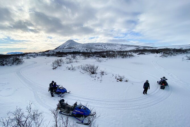 snowmobile-tour-by-lake-myvatn