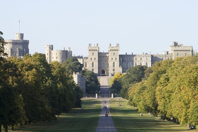 stonehenge-windsor-castle-and-bath-with-pub-lunch-in-lacock