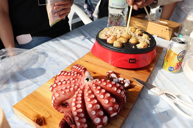 takoyaki-cooking-experience-in-osaka-bay-by-cruise