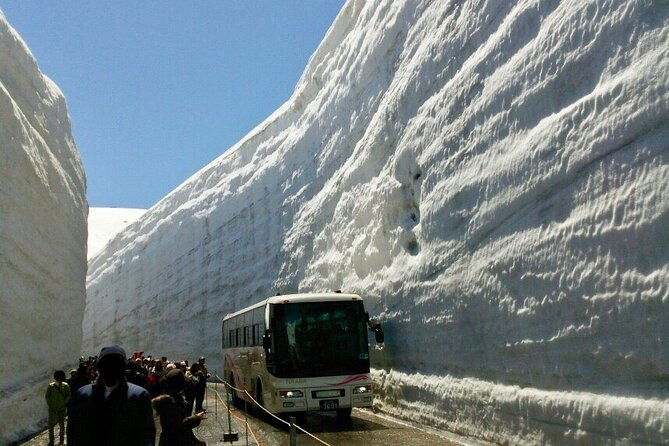 tateyama-kurobe-snow-otani-walk-hida-takayama-shirakawago