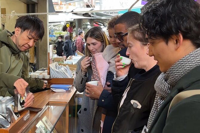 tokyo-tsukiji-fish-market-street-food-tour-2