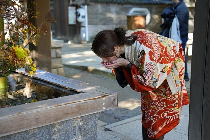 try-vintage-kimono-haori-photogenic-tokyo-shrine-experience