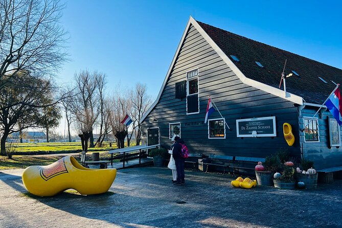 zaanse-schans-and-giethoorn-unique-day-trip-with-boat-cruise