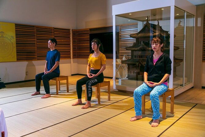 zen-meditation-with-a-japanese-monk-in-odawara-castle