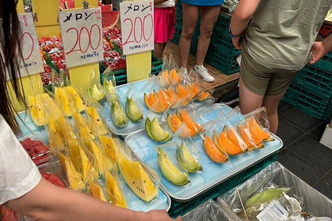 1-hour-food-tour-at-the-kuromon-market-in-osaka