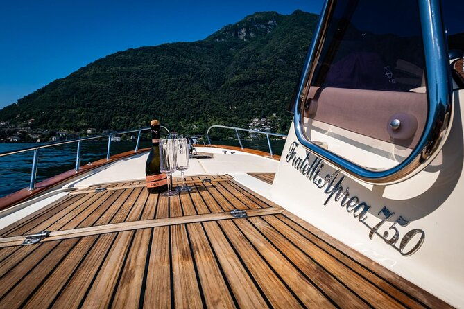 1h-private-cruise-on-a-beautiful-wooden-speedboat-on-lake-como