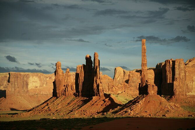 2-5-hours-of-monument-valleys-backcountry-4x4-tour