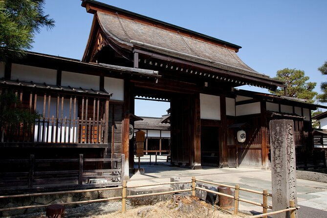 2-day-bus-tour-to-shirakawago-hida-no-sato-winter-illumination