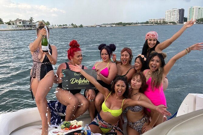 50ft-luxury-yacht-tour-in-miami-beach-captain-champagne-party