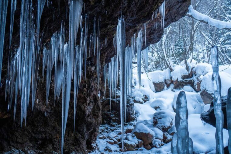 bamboo-ice-cave-snowshoe-to-see-a-natural-phenomenon