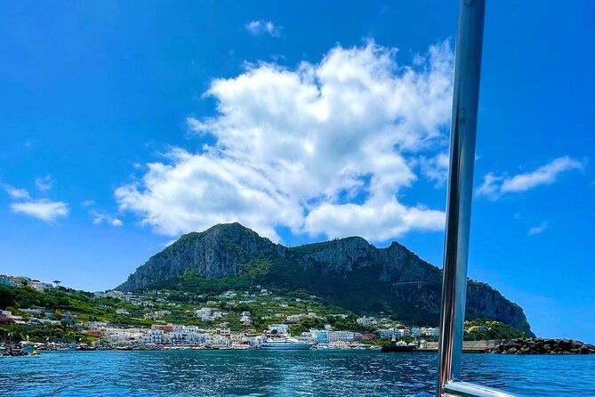 boat-tour-in-capri-italy