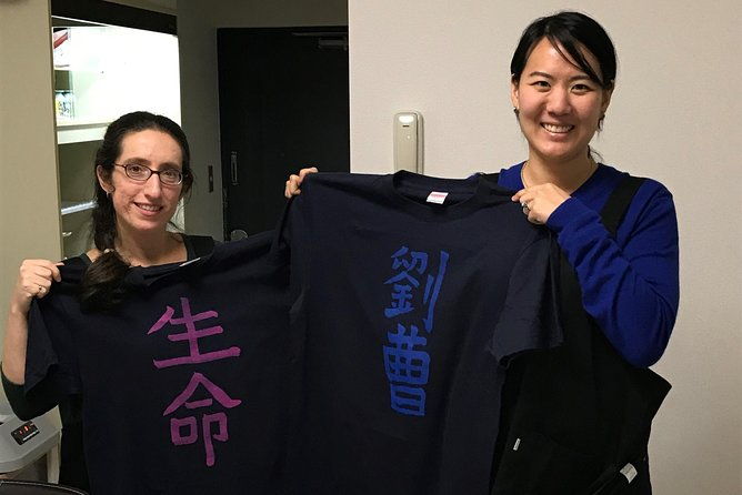 calligraphy-and-make-your-own-kanji-t-shirt-in-kyoto