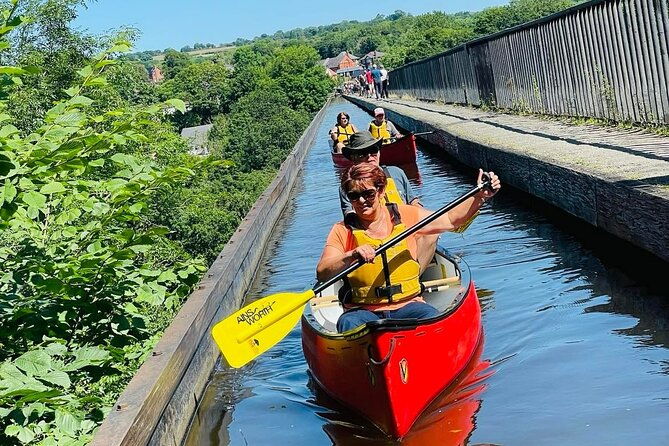 canoe-trip-over-the-pontcysyllte-aqueduct