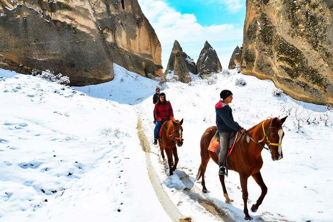 cappadocia-sunset-horse-riding-through-the-valleys-and-fairy-chimneys