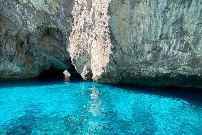 capri-excursion-in-a-private-boat