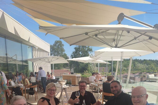 champagne-lover-touramazing-experiencewith-champagne-sabering