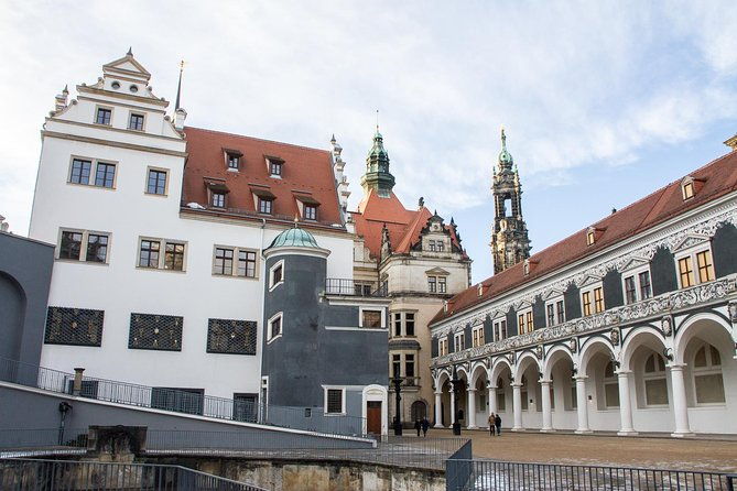 city-tour-and-castle-tour-with-green-vaults-parade-rooms-and-much-more