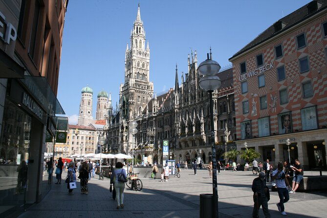 city-walk-english-garden-and-colorful-history-culture-in-the-city-center