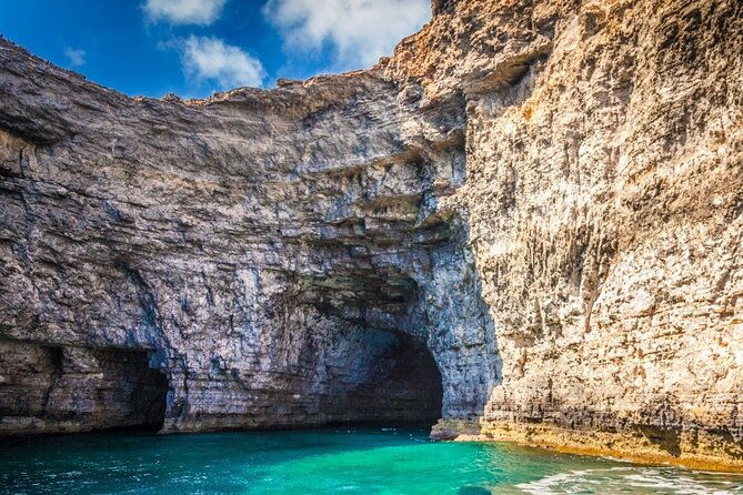 comino-highlights-blue-crystal-lagoon-caves-private-boat-trip