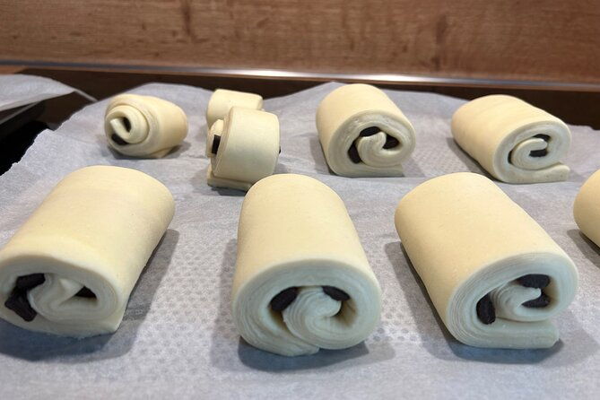 croissants-and-chocolate-breads-with-a-pastry-chef-in-paris