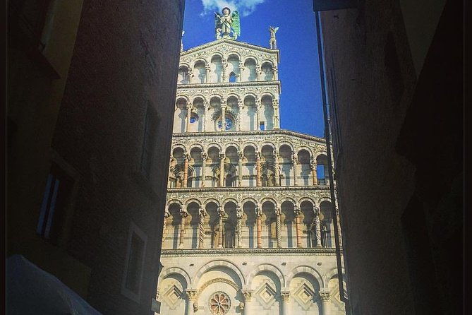 discover-luccas-secrets-on-a-guided-walking-tour