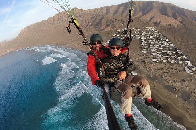 discovery-flight-tandem-paragliding-lanzarote-with-pro-pilot