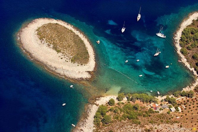 exclusive-private-tour-red-rocks-pakleni-islands