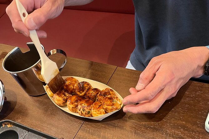 experience-cooking-takoyaki-in-its-birthplace-osaka