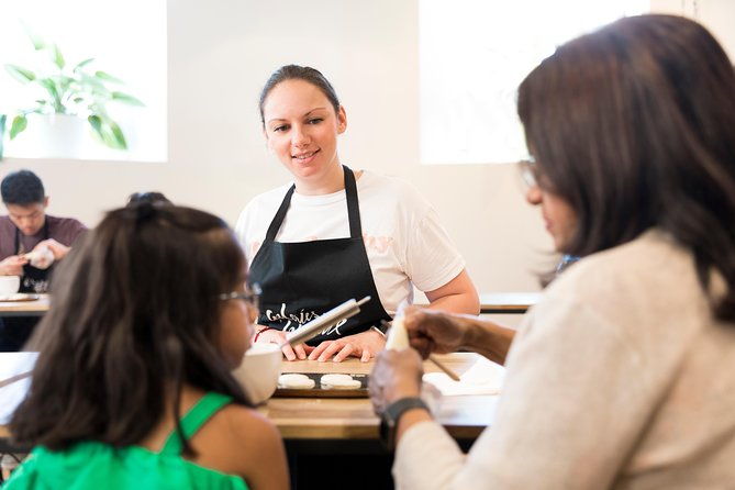 family-experience-macaron-bakery-class-at-galeries-lafayette