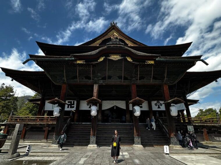 food-cultural-walking-tour-around-zenkoji-temple-in-nagano