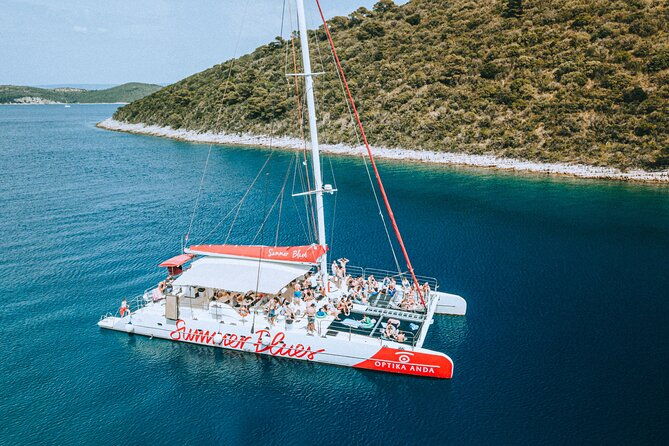 full-day-catamaran-cruise-to-hvar-pakleni-islands-with-food-and-free-drinks