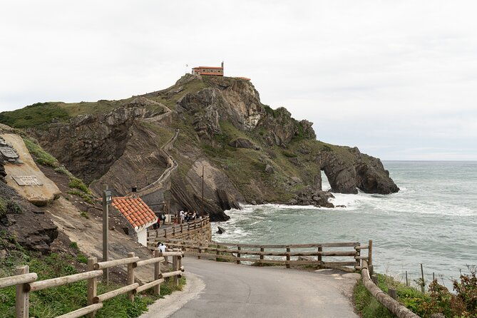 gaztelugatxe-mundaka-and-gernika-tour-from-bilbao