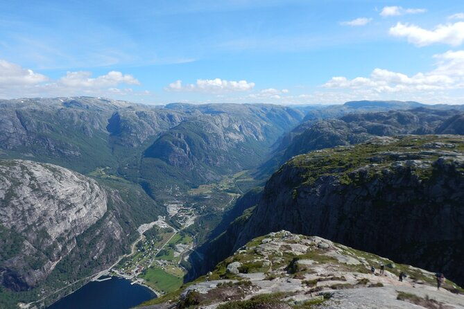 guided-hike-to-kjerag-and-kjeragbolten