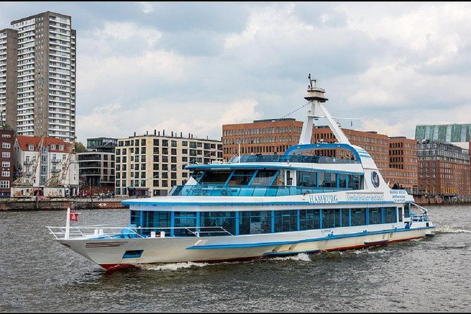 harbor-cruise-on-the-beautiful-elbe