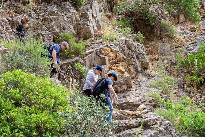 hiking-tour-to-the-paradise-beach