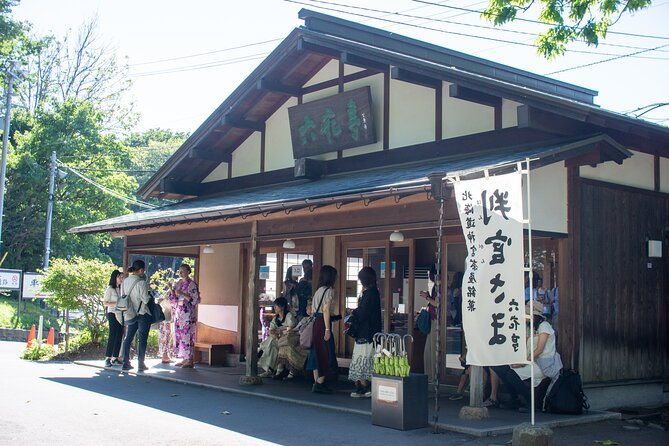 hokkaido-jingu-shrine-private-walking-tour-in-luxury-kimono