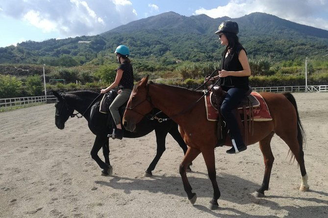 horse-riding-on-mount-vesuvius